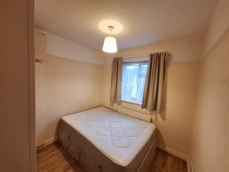 Double room to rent at willdesden 