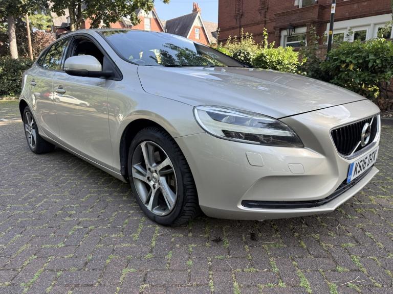 VOLVO V40 2.0 Momentum D4 2016