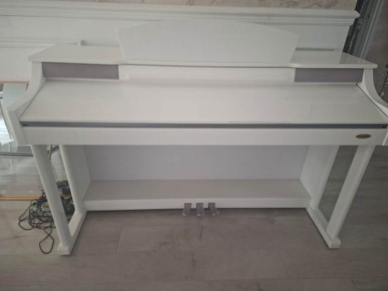 White Digital Piano with Pedals – Good Condition