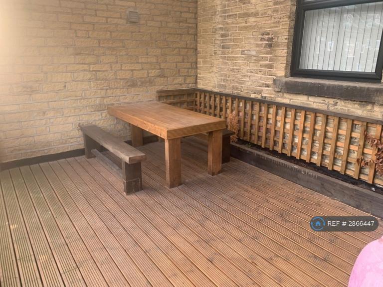 1 bedroom flat in Highgate, Bradford, BD9 (1 bed) (#2866447)