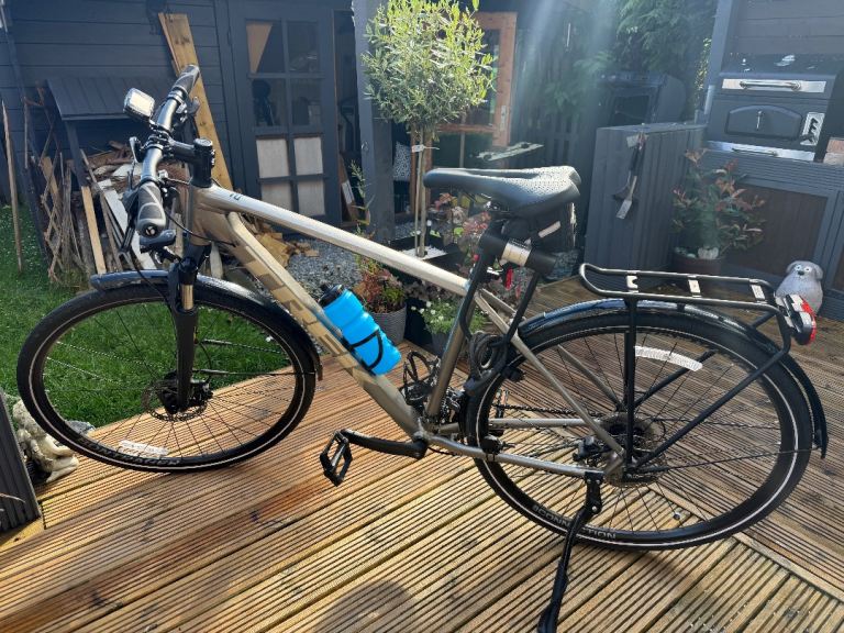 Trek Dual Sport 2 Equipped Hybrid bike with GPS computer, great condition