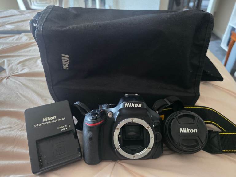 Nikon D5200 DSLR Camera Body with Charger & Bag