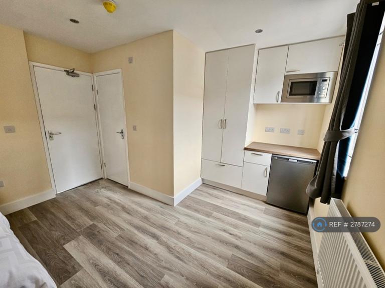 1 bedroom in Blackthorn St, London, E3 (#2787274)