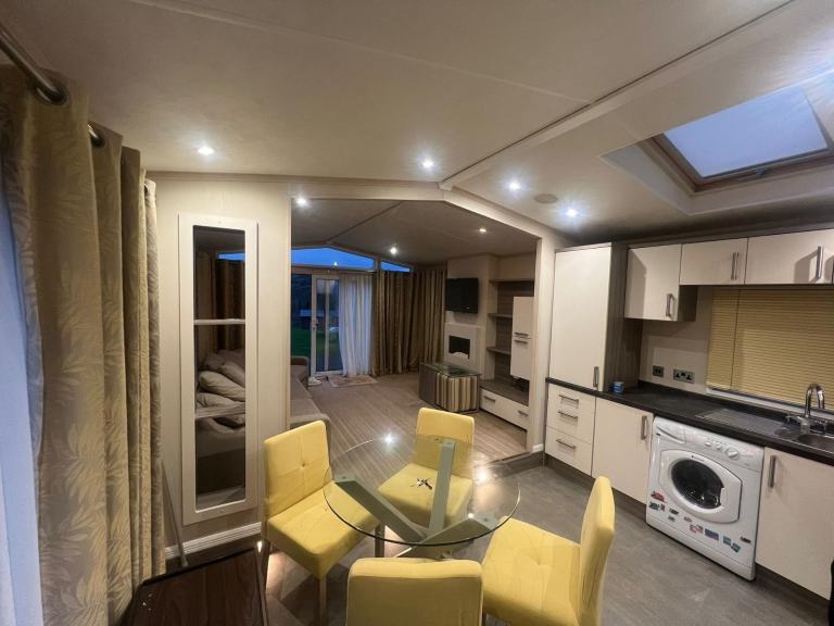 PEMBERTON Monterey 2 BED 40X13ft • SPACIOUS LAYOUT • OFF SITE • LODGE ANNEX