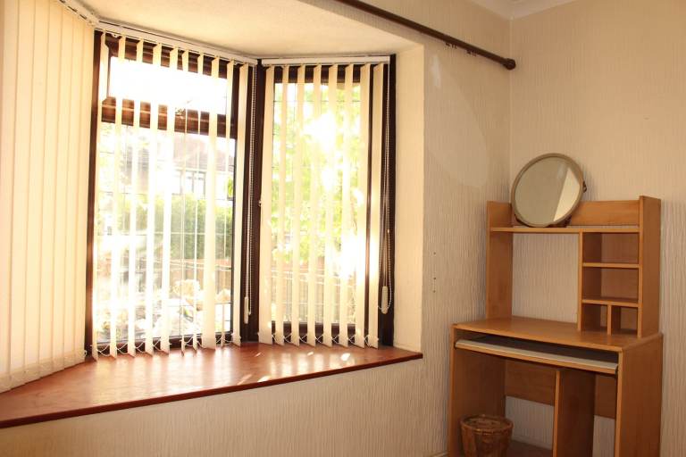 Room @RM9 5EJ for FEMALE from NOW!!