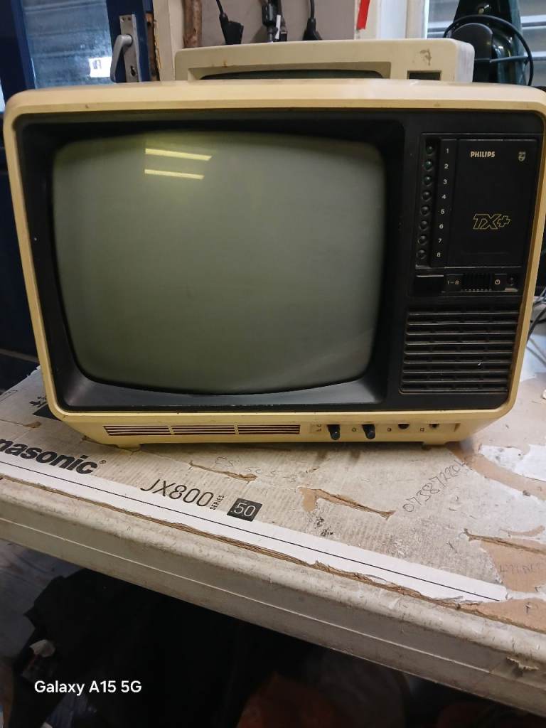 PHILIPS PORTABLE TV