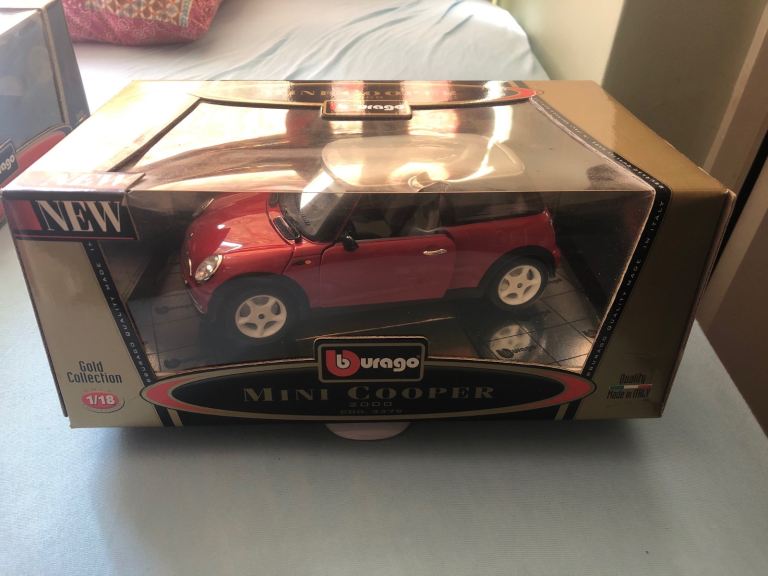 Vintage Bburago New in box Mini Cooper 2000 Gold Collection 1/18 Die Cast Metal Model