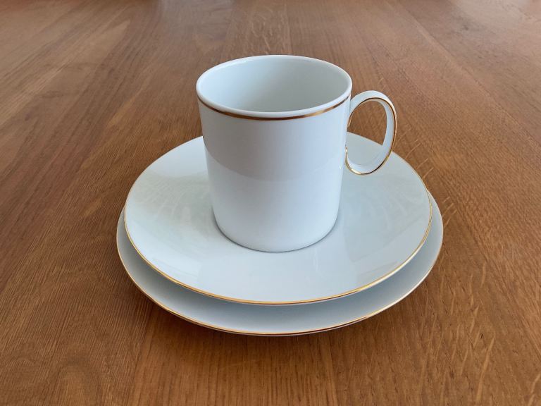 Thomas Medaillon White Porcelain with Thin Gold Band 5 Cups, 6 Saucers and 6 Plates, & Butter Dish