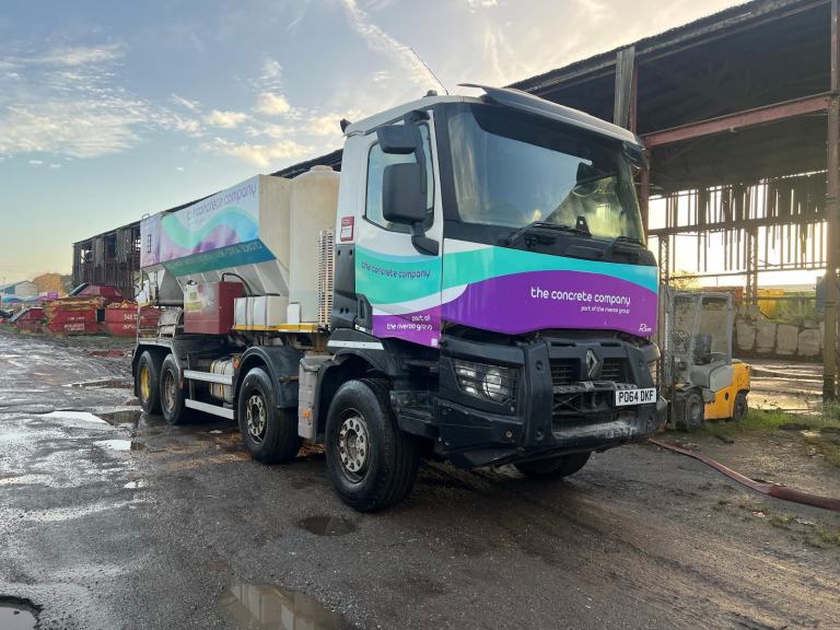 Renault C (C) 430 8x4 , BAYLYNX VOLUMETRIC MIXER JUST ARRIVED . CALL FOR DETAILS