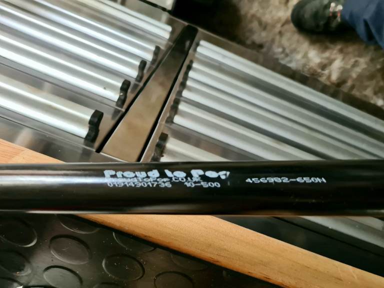 Pop top gas strut new. Spare one. Gas is adjustable to suit correct pressure. 650n