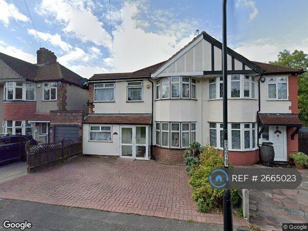 1 bedroom in Broad Walk, London, SE3 (#2665023)