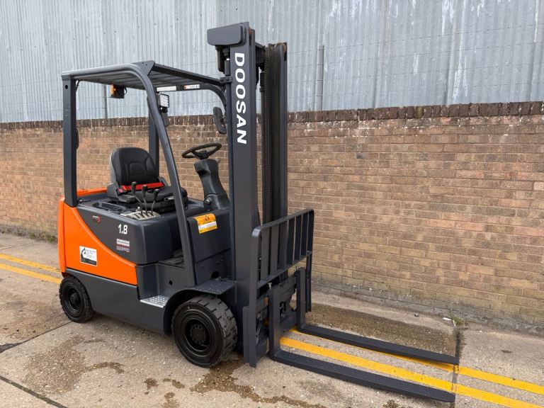 2011 Doosan 1.8t diesel forklift, clear view mast, sideshift 