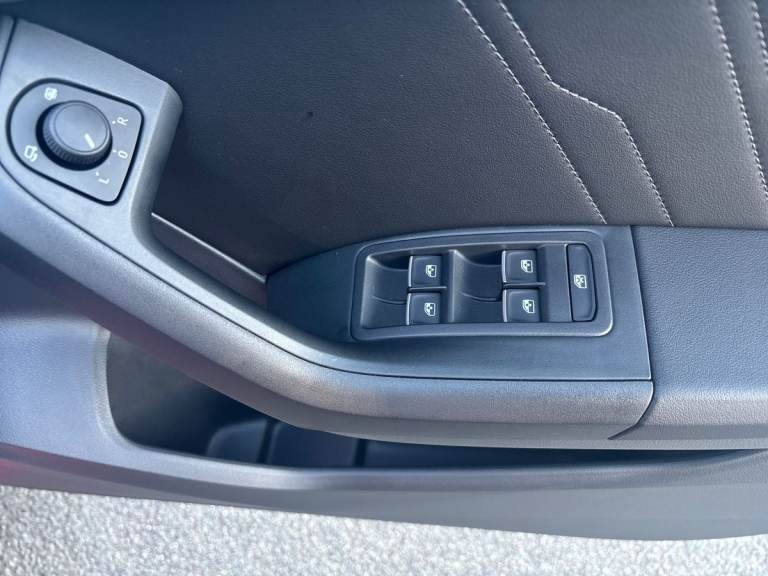 2025 SEAT Ateca 1.5 TSI EVO FR Black Edition 5dr Estate PETROL Manual