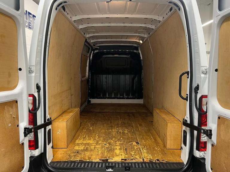 2023 Renault Master LM35dCi 135 Business+ Medium Roof Van PANEL VAN DIESEL Manual