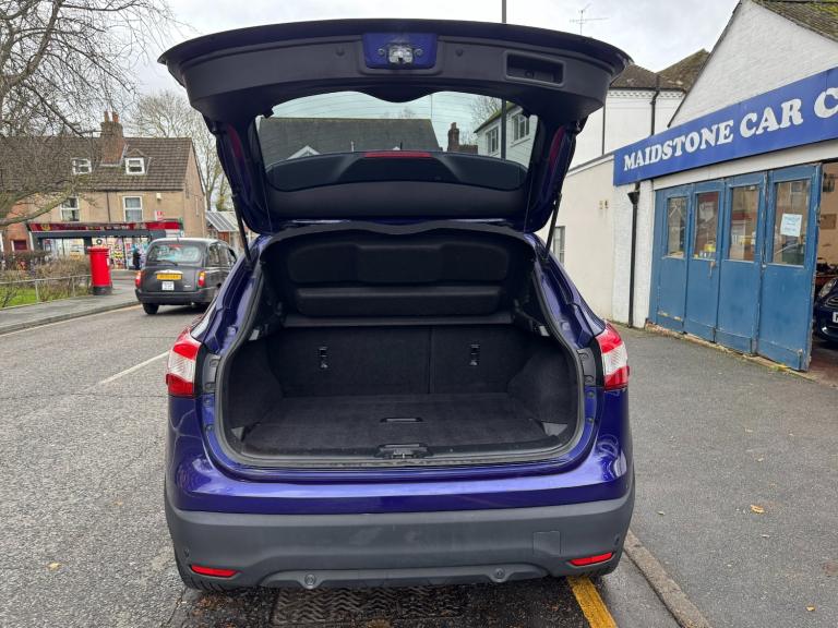 2015 Nissan Qashqai 1.6 dCi N-Tec+ 5dr Xtronic HATCHBACK Diesel Automatic
