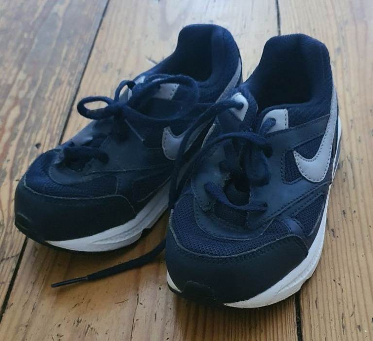 For sale is pair of boys/girls Nike trainers, size is UK 9.5