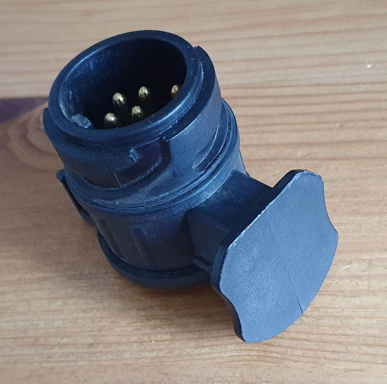 Maypole 13 to 7 pin car towing electrics adapter