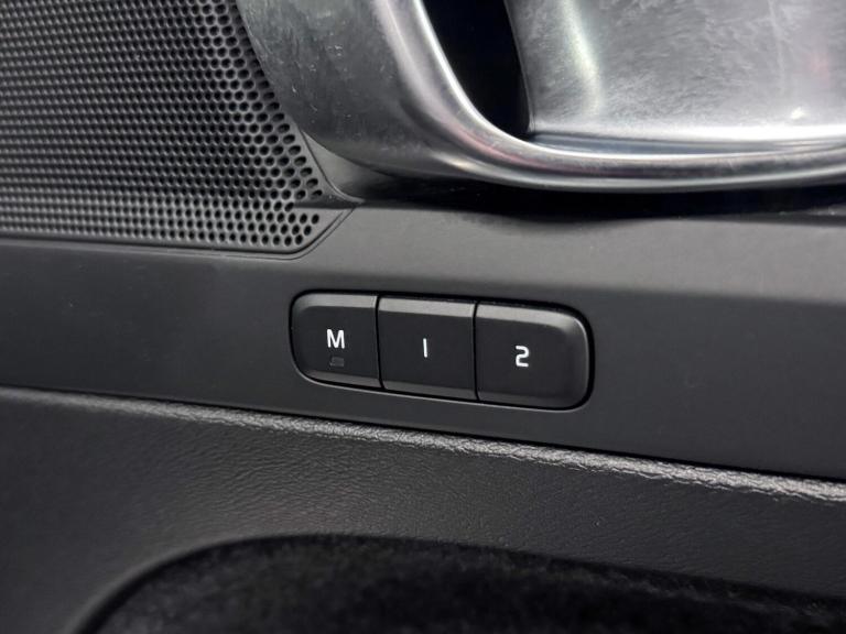 2023 Volvo XC40 Plus P8 AWD (408 hp) ESTATE Electric Automatic