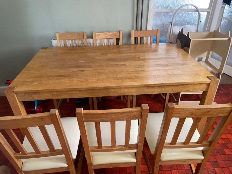 Dinning table and 6 chairs 