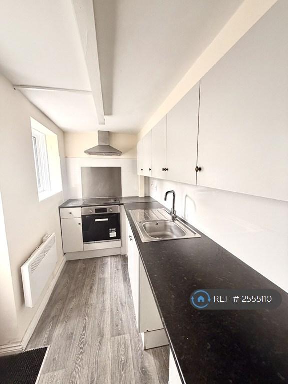 2 bedroom flat in South St, Yeovil, BA20 (2 bed) (#2555110)