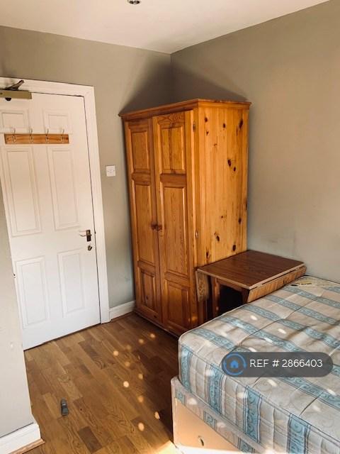 Studio flat in Elsham Road, London, W14 (#2866403)