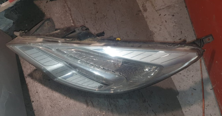 Vauxhall Meriva Left Side Headlight 2011