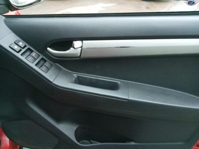 ISUZU D-MAX 2.5 TD Fury Red Manual Diesel 2016