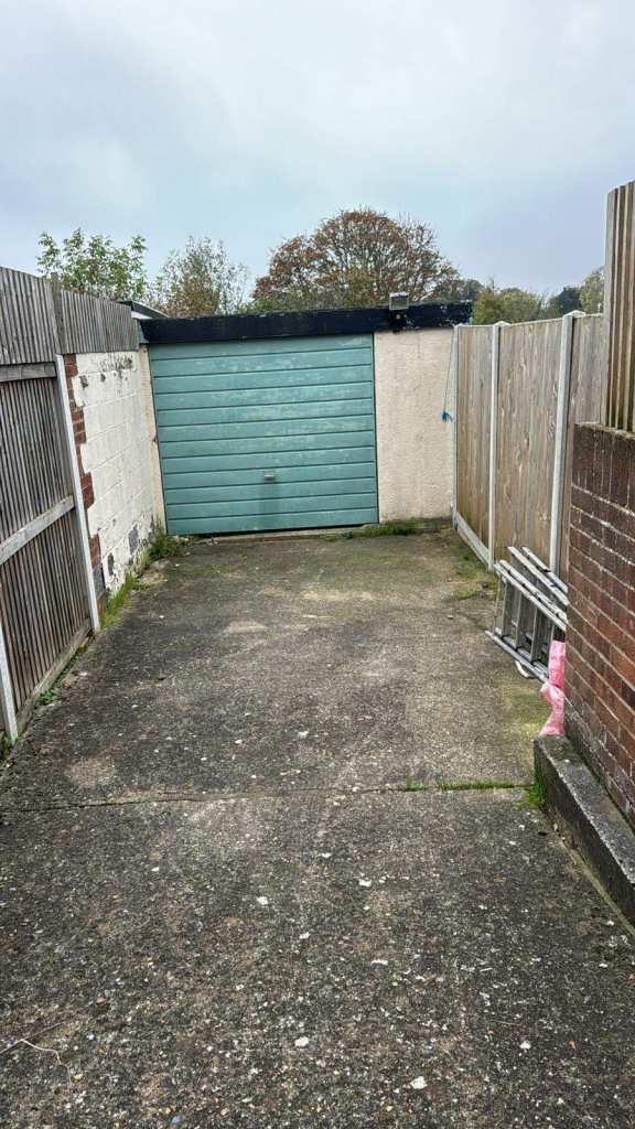 Garage TO LET Clive Road, Ramsgate CT12 5EQ