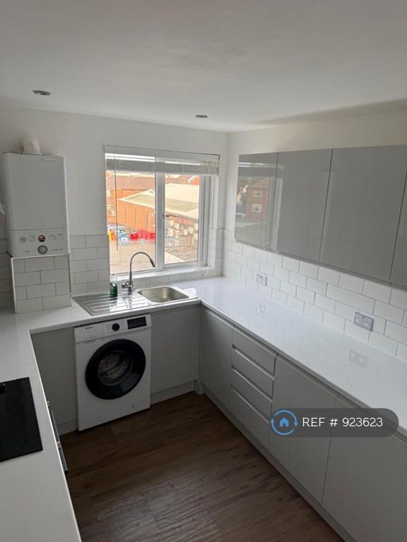 3 bedroom flat in Station Road, Beaconsfield, HP9 (3 bed) (#923623)
