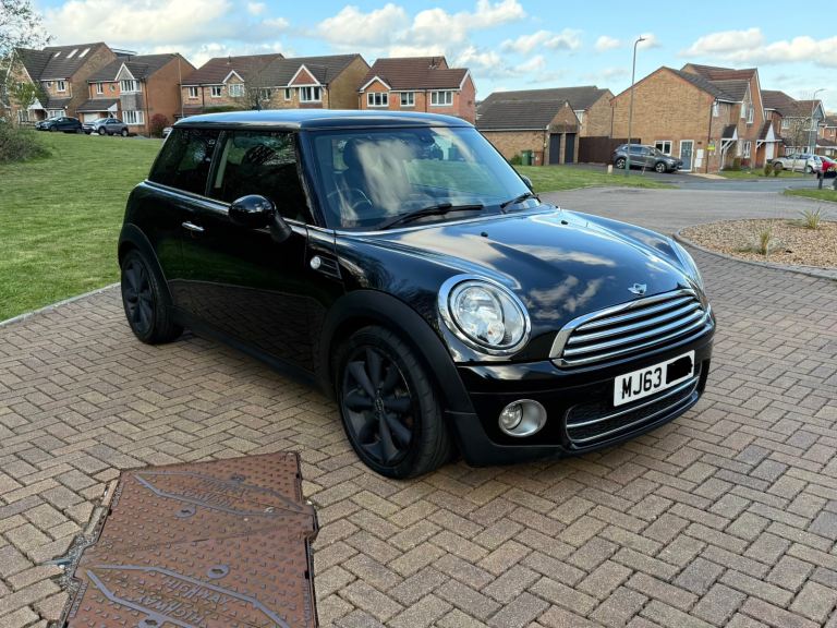 2013 Mini Cooper hatch PETROL 3dr Black with black alloys