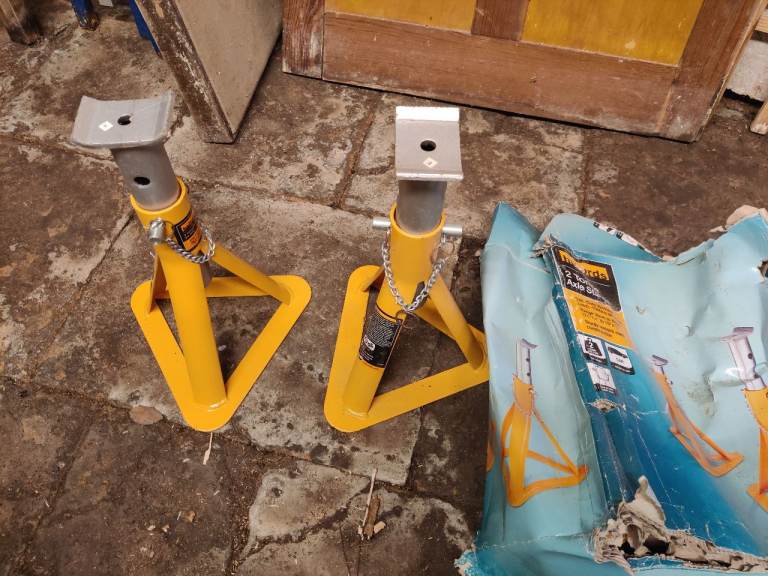 Halfords Axle stands 