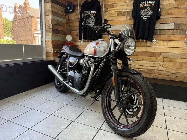 Triumph Street Twin 900  Roadster/Retro 