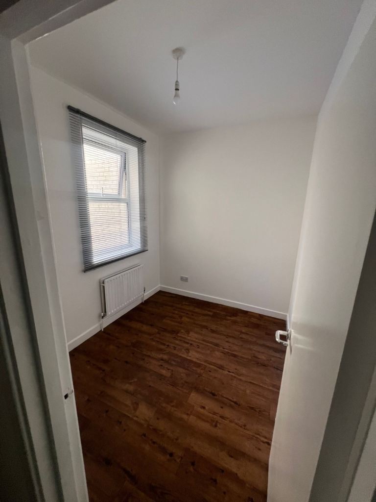 2 Bedroom Flat available immediately for long term rent 