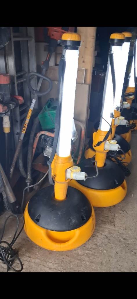 18w 110v inter conneced Site lights with bases