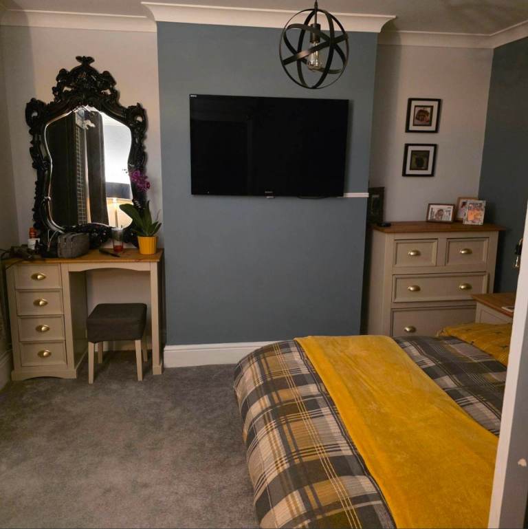 King room in quiet household