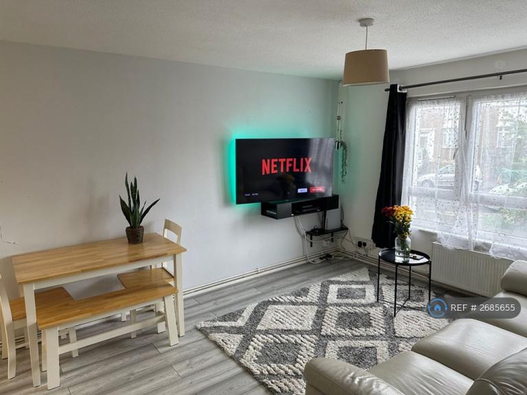 2 bedroom flat in The Heights, London, SE7 (2 bed) (#2685655)