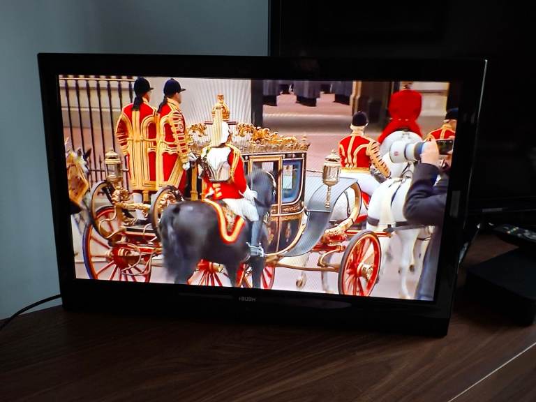 BUSH LCD 22880F 1080p 22" TV freeview HD tuner USB HDMI Ex working order