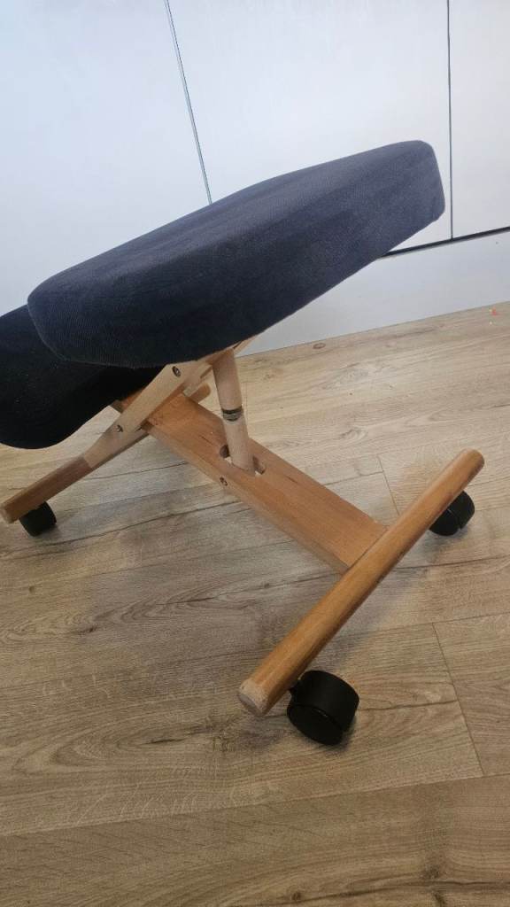 Kneeling chair