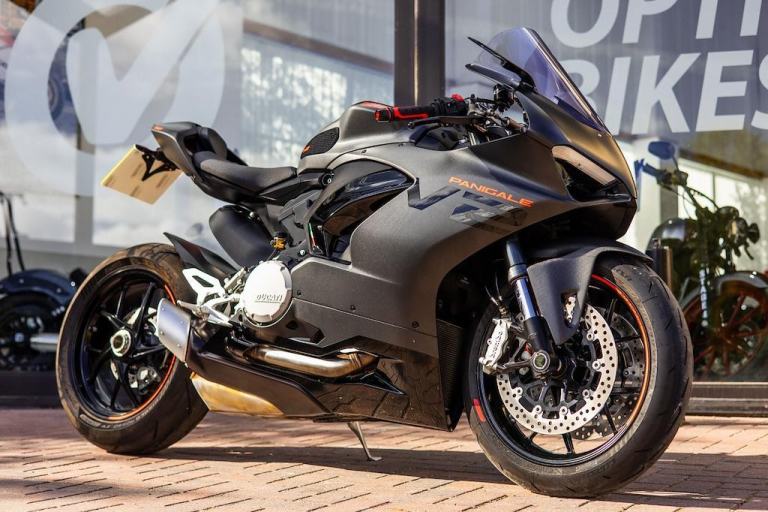 Ducati Panigale V2 SUPER LOW MILES ! EXTRAS ! STUNNING