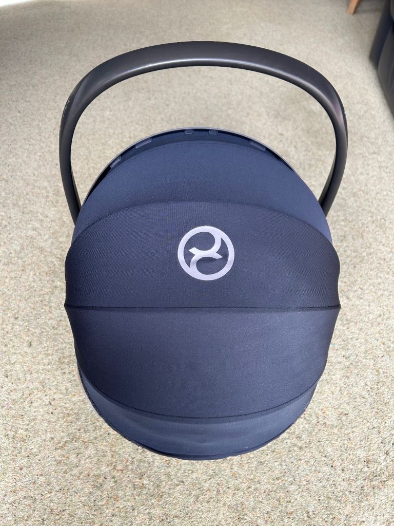 Cybex Cloud Z i-size rotating baby car seat and Z 360 rotating isofix base