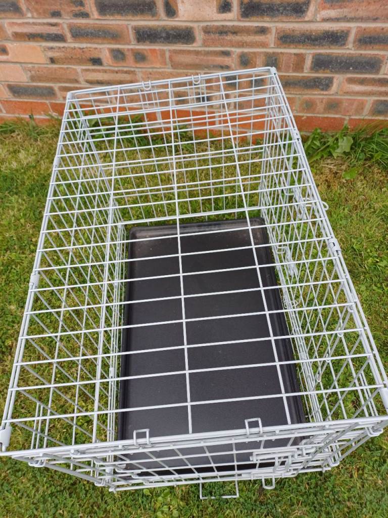 MEDIUM DOG CAGE 30 INCH WITH TRAY VGC £15 NO OFFERS DARWEN BB3 0DU 