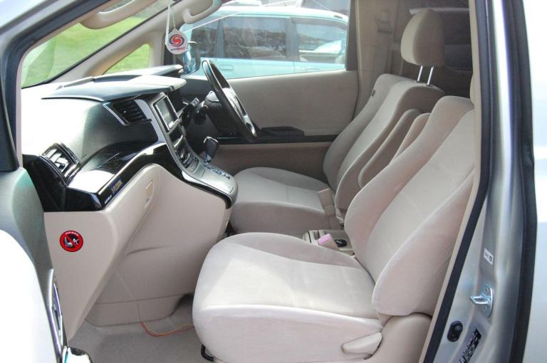 TOYOTA ALPHARD 240X Silver Auto Petrol 2009