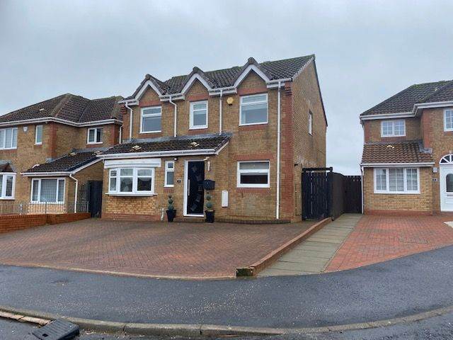 5 bedroom detached house