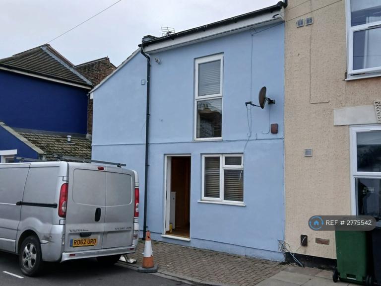 2 bedroom house in Cleveland Road, Southsea, PO5 (2 bed) (#2775542)