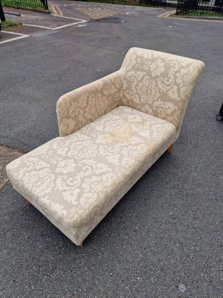 Chaise lounge 