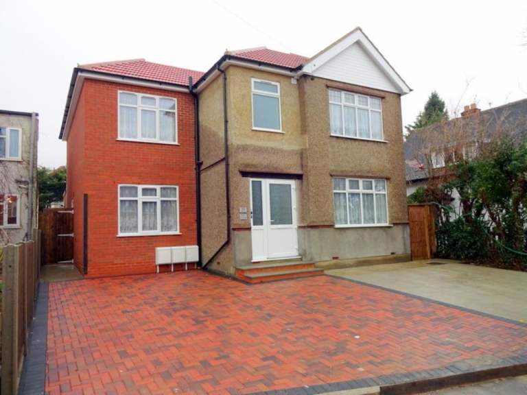 2Bed First floor Maisonette to rent in Harrow Weald - Meadow way