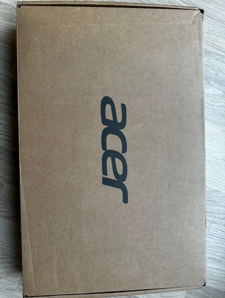 Acer laptop 15.6’m FHD 256GB (almost new)