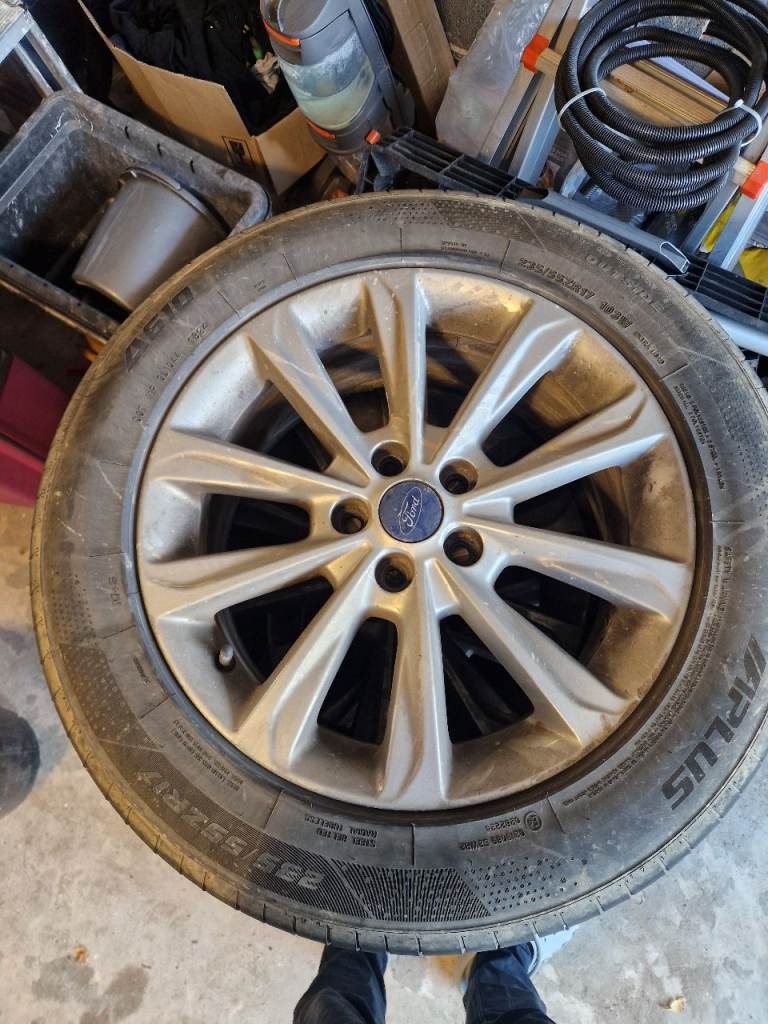 Ford kuga titanium 17 inch alloys
