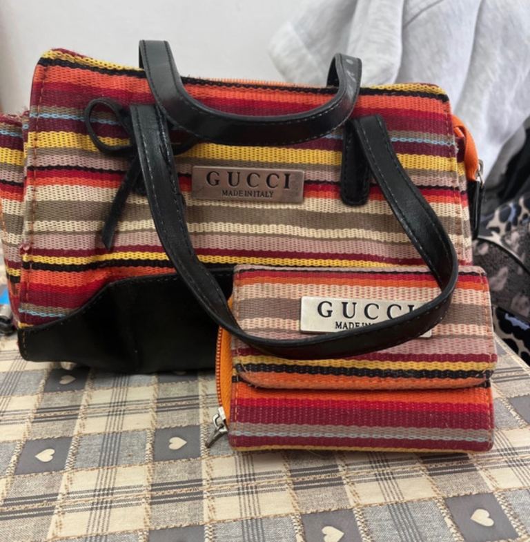 Gucci Striped Shoulder Bag with Matching Wallet – Pristine Condition