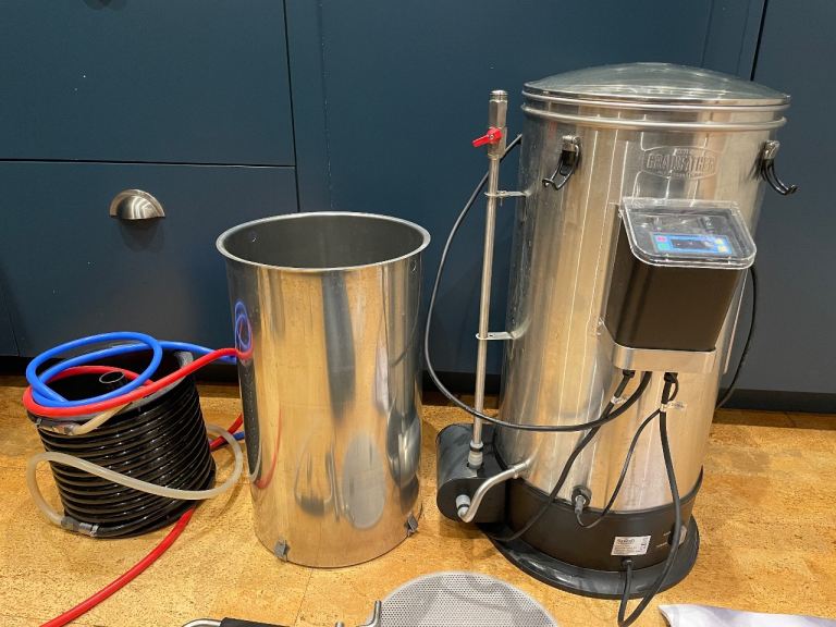 Grainfather G30 V1 brewing system with sparge water hearer and wort chiller